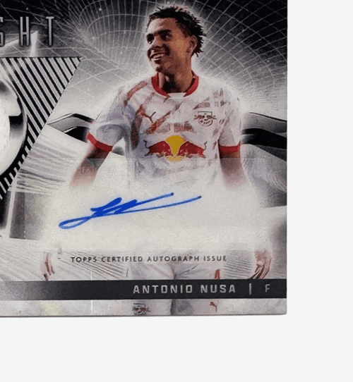 Antonio Nusa – On - Card Autogramm & Jersey Patch 08/49 limitiert Topps Midnight - Ones